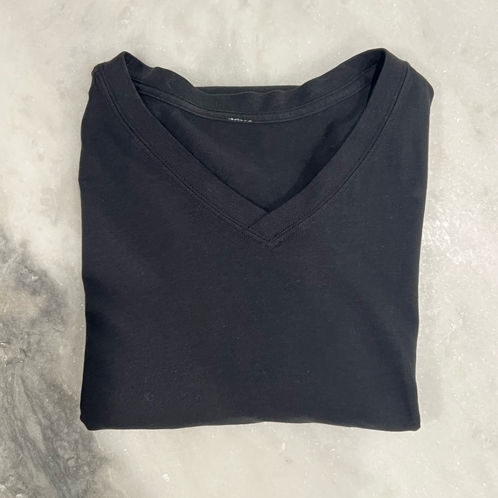 Men’s Lululemon V-Neck T-Shirt